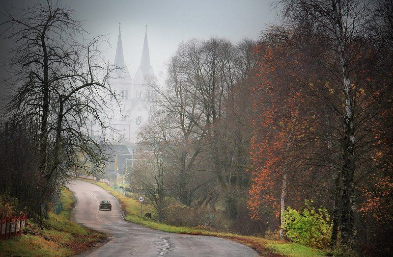 костел, дорога, автомобиль, деревья Костел Божьего Провиденияphoto preview