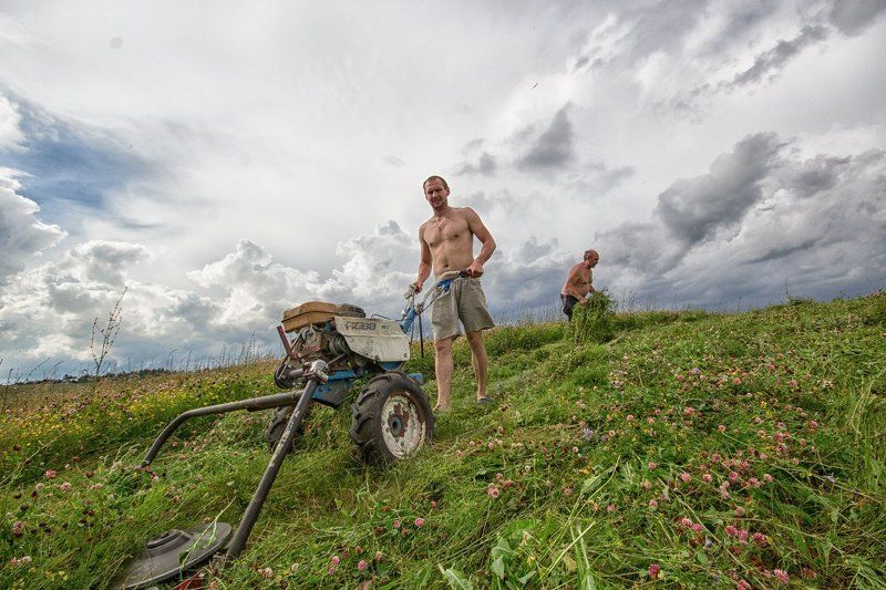 лето, сено, люди, небо, трава, поле Моя земляphoto preview