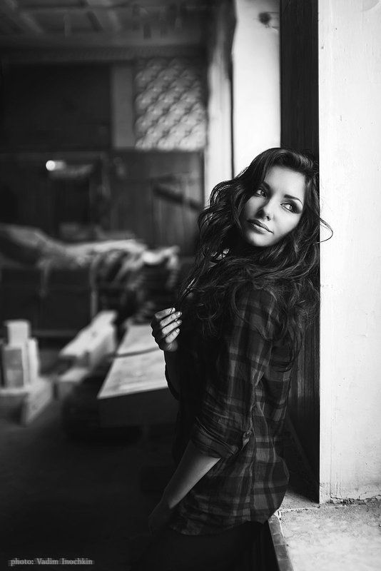 Мягкий свет, Портрет девушки, Постоянный свет, Ч/б расширение динамической геометрии и срез времянного диапазона фото превью