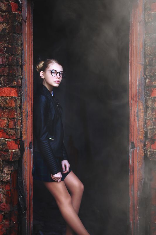 photo,portrait.girl.smoke,fog,grace,colors,портрет,девушка,дым,туман,цвета,грация,цвет No namephoto preview