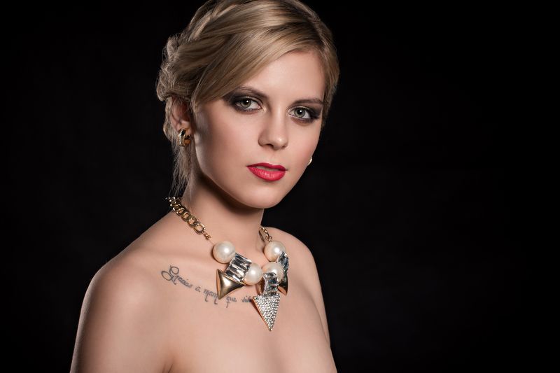 model, beauty, portrait, jewelry,studio beautyphoto preview