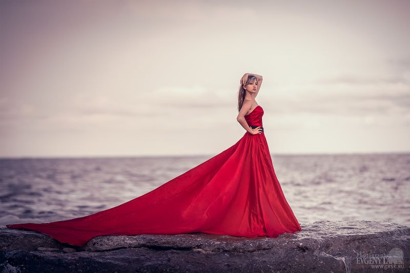 девушка,море,платье Девушка в красном прекрасна!...photo preview