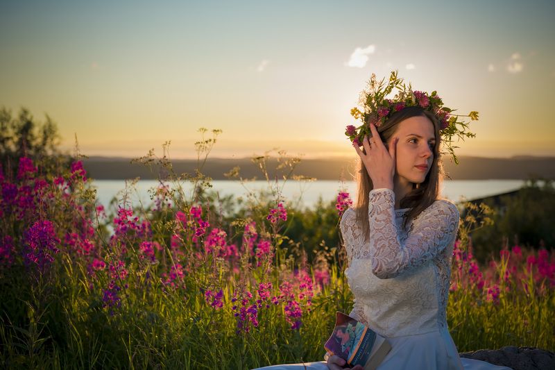 В ЛУЧАХ НОЧНОГО СОЛНЦА .  Катяphoto preview