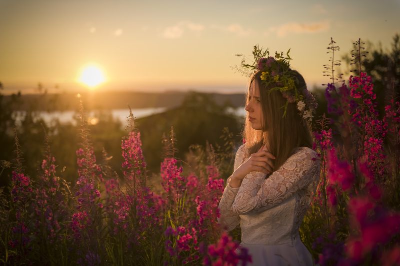 В ЛУЧАХ НОЧНОГО СОЛНЦА .  Катяphoto preview