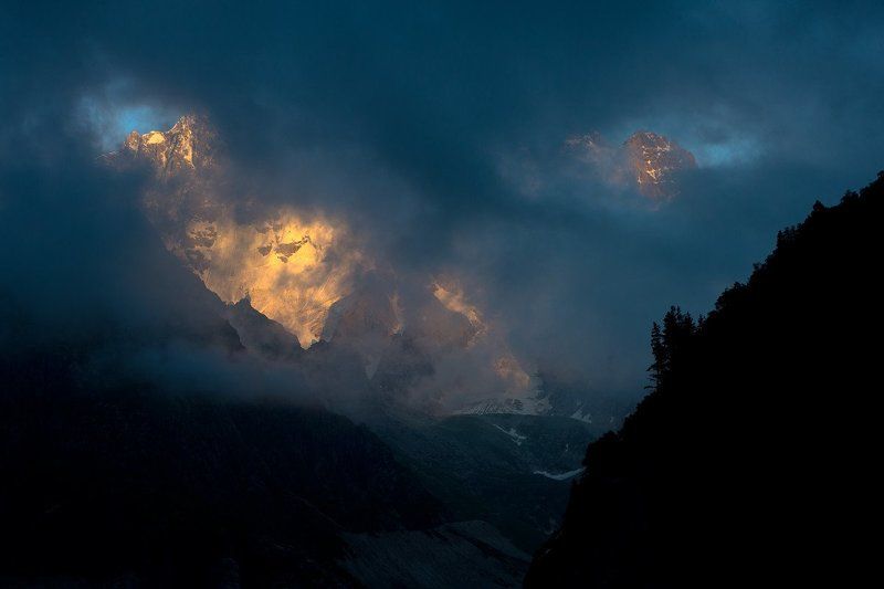 горы, кавказ, осетия, россия, ледник, природа, закат, облака, russia, nature, clouds, mountains, landscape, gold, sun, sunset Золото льдаphoto preview