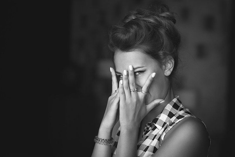 Красивая девушка, естественный свет, настроение,чб, Екатерина фото превью