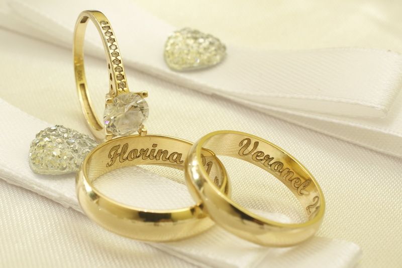 Wedding ringsphoto preview