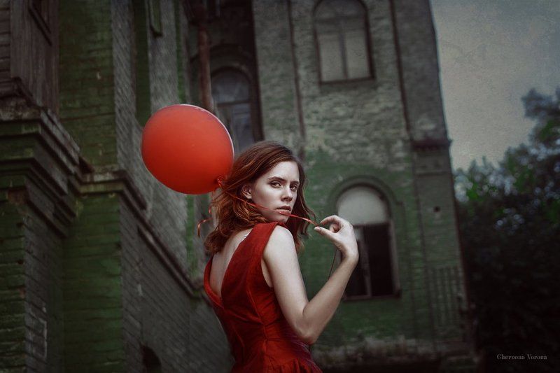 портрет, девушка, шарик, город,  отпустиphoto preview