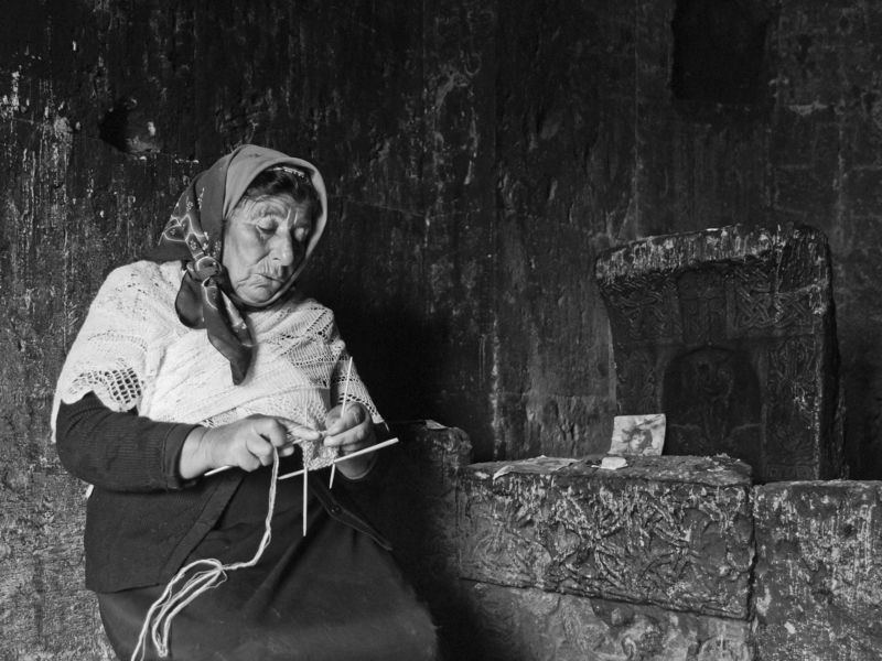 портрет, женщина, человек, люди, лицо, эмоция, труд, работа, ремесло, творчество, путешествие, снг, закавказье, армения, норадус, норатус Неспешная работаphoto preview