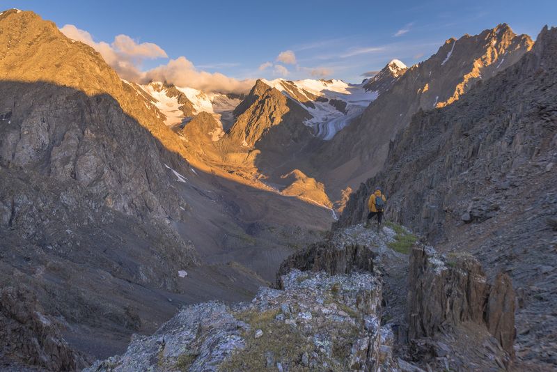 пейзаж, природа, горы, снег, ледник, лед, река, рассвет, утро, туризм Рассвет над долиной Актруphoto preview