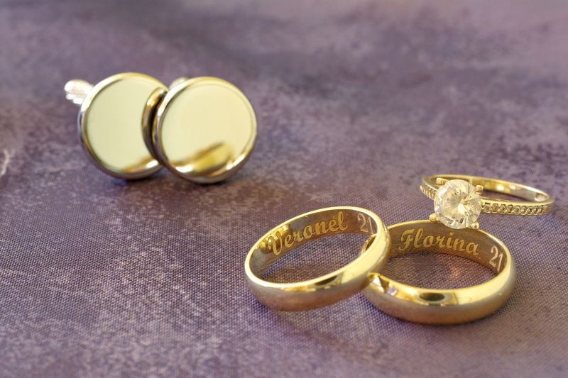 Wedding ringsphoto preview