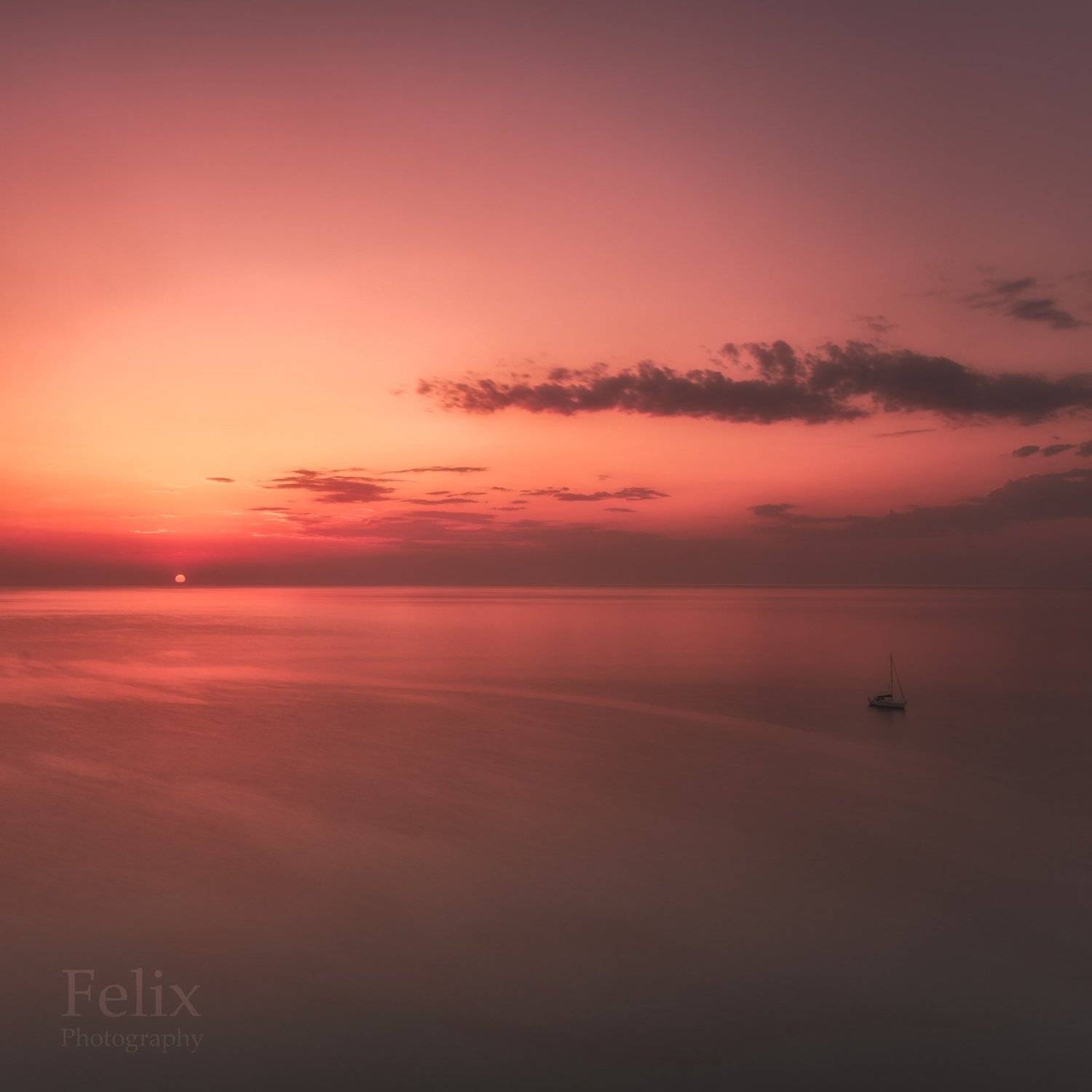 плыву к неё. Автор: Felix Ostapenko long exposure,sea,boat,sunrise,spain,begur,sariera, Felix Ostapenko