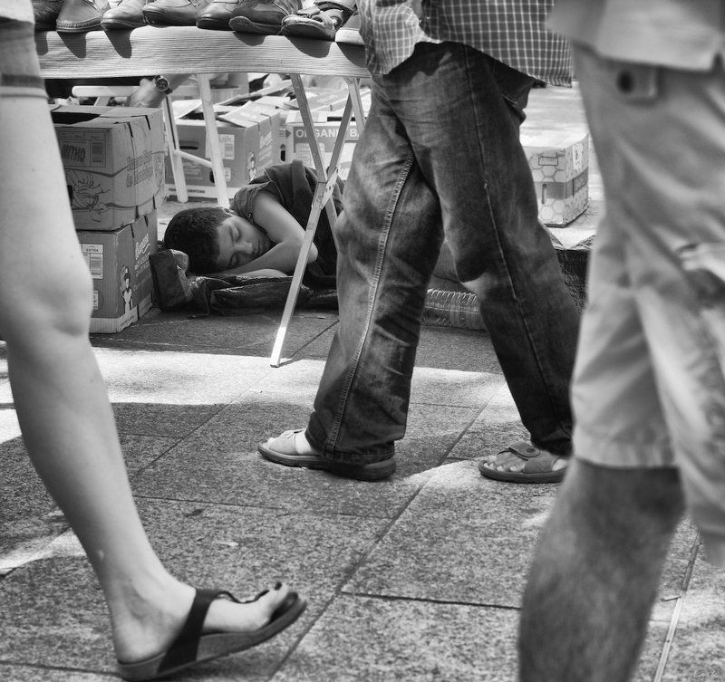 стрит, рынок, дети усталphoto preview