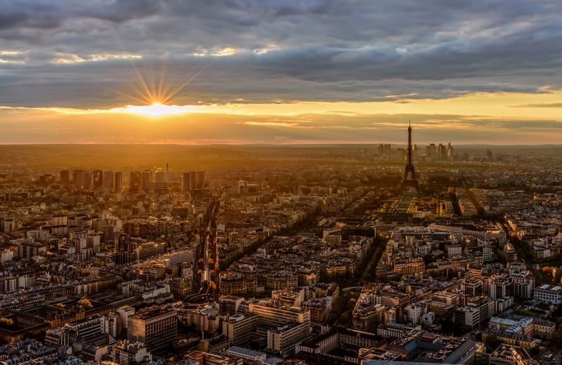 париж, закат, город. travel Закат в грозовых облаках над Парижемphoto preview