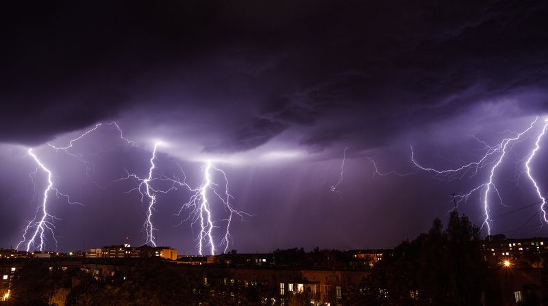 серия молний над городомphoto preview