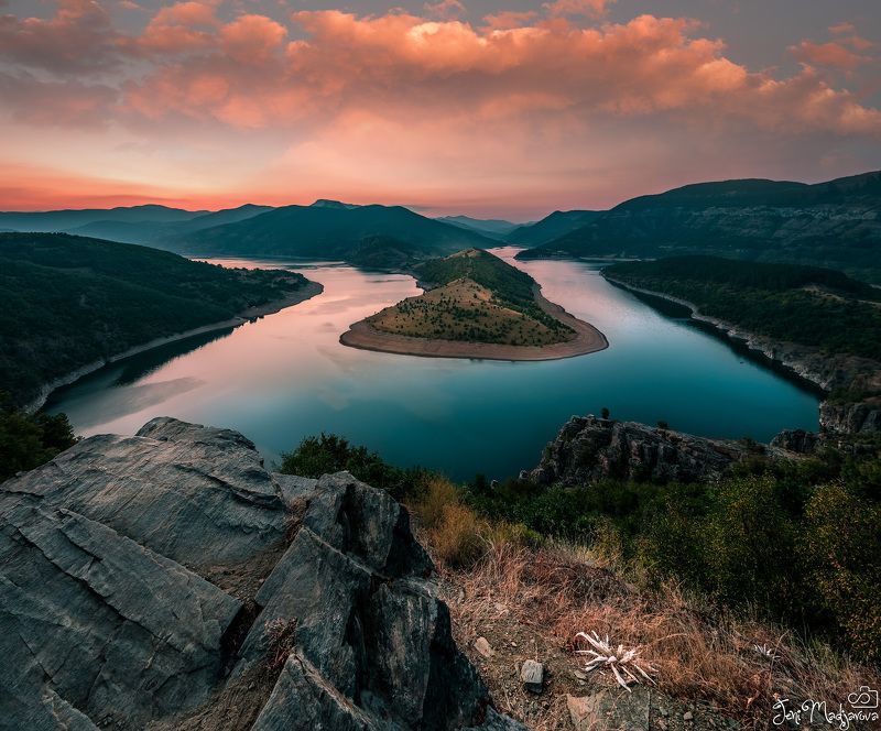 sunset, river, turn, sky, clouds, landscape, rock, tree, forest, mountain The turnphoto preview