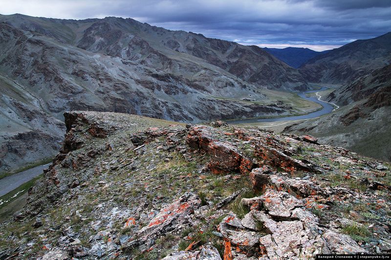 Монголия, ховд, река, длина, скалы, тучи Долина реки Ховд, Монголия фото превью