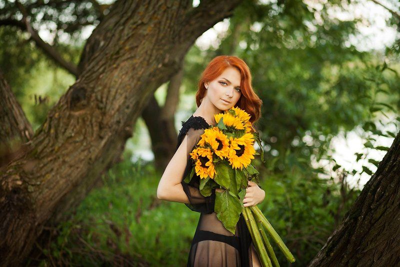Подсолнухи, цветы, девушка, рыжая, лес, природа, зелень, макияж, прическа Подсолнухиphoto preview
