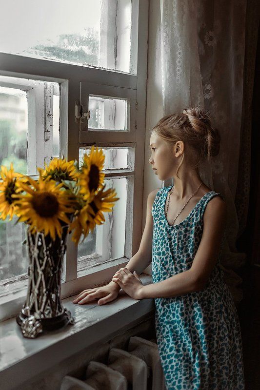 35 мм, 35мм, Взгляд, Девочка, Окно, Подсолнухи sunflowersphoto preview