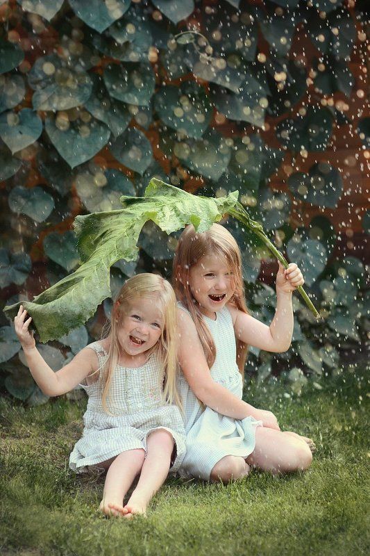 Спрятались от дождика!photo preview