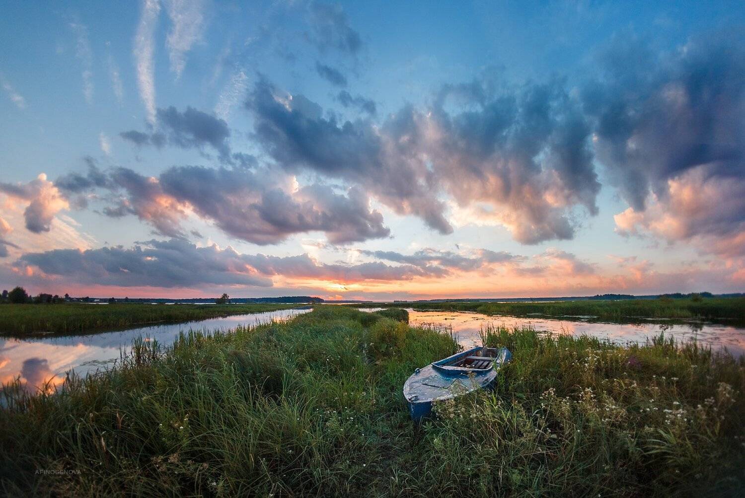 утро рассвет берег лодка небо облака пеленг, Татьяна Афиногенова