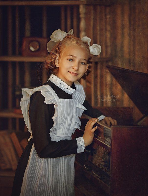 Школьница из прошлогоphoto preview