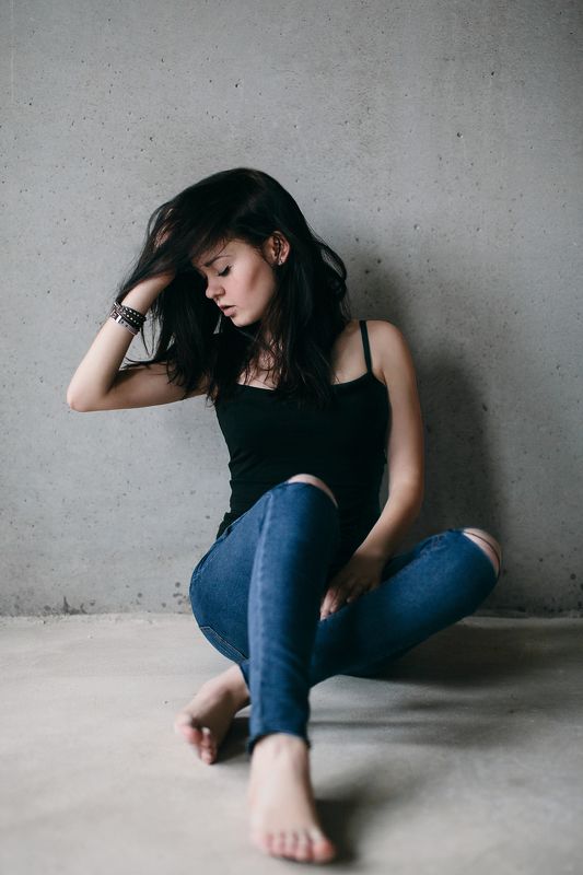 gray, studio, girl, portrait, 35/1.4, canon 5d mark 2, white, style, street Grayphoto preview