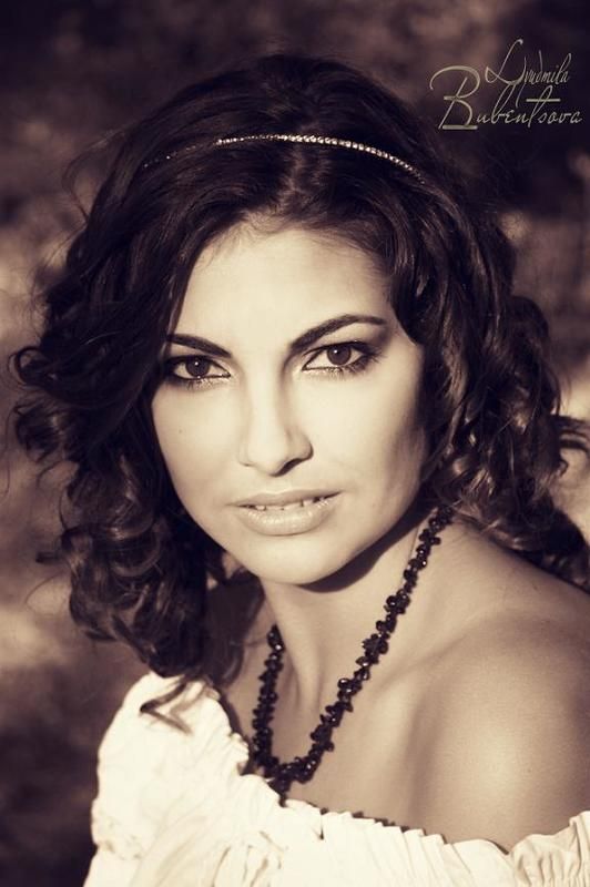 ангел, красивая, молодая, девушка, природа, брюнетка, белое, ожерелье,  гламур, севастополь, крым Latinaphoto preview