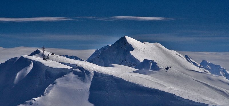Вертолет на гребне Аибги (Красная поляна)photo preview