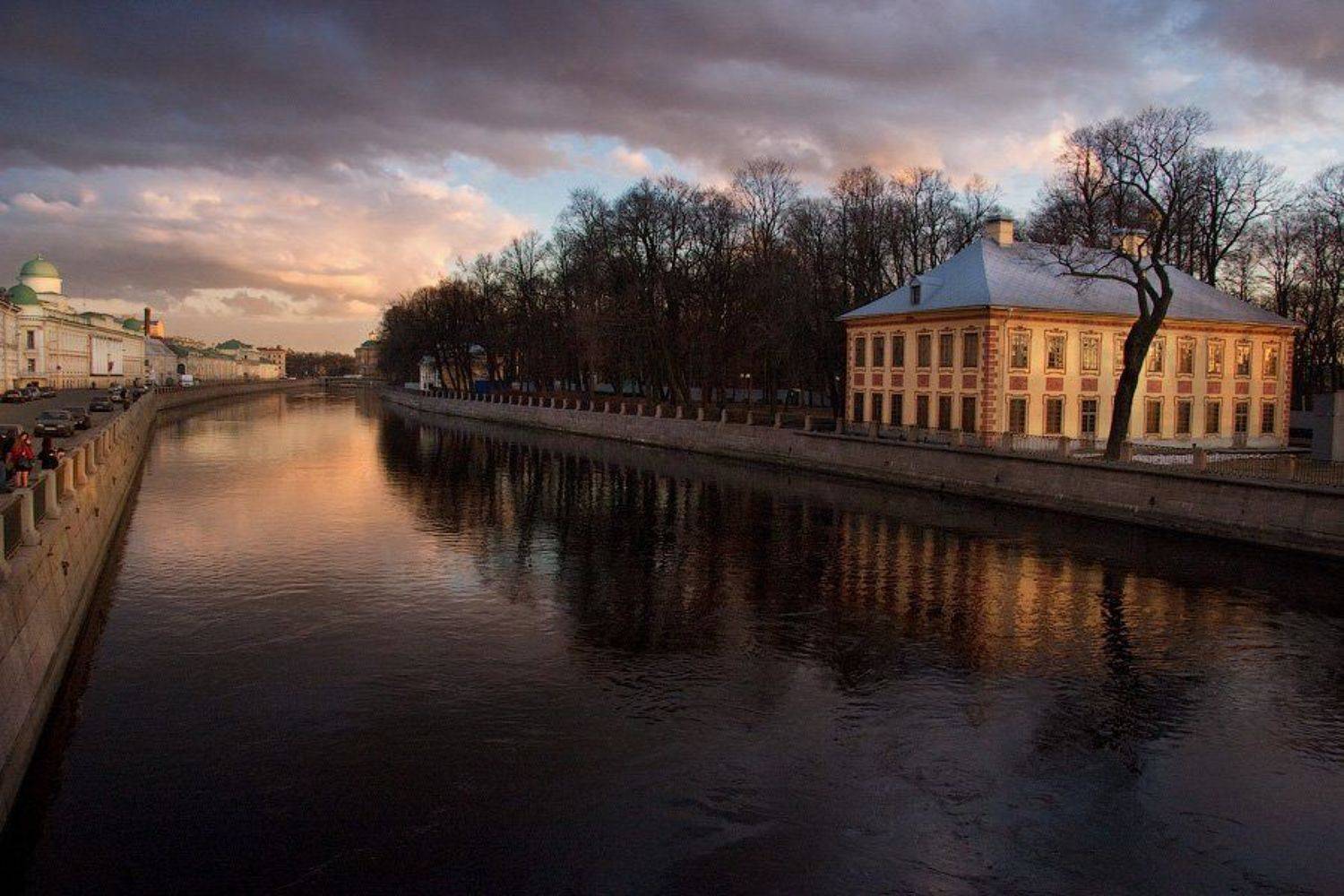 Ещё не летний сад. Автор: Дмитрий Шамин архитектура, вечер, вода, город, дерево, здание, набережная, небо, облако, отражение, парк, река, россия, сад, санкт-петербург, улица, фонтанка, dyadyavasya, Дмитрий Шамин