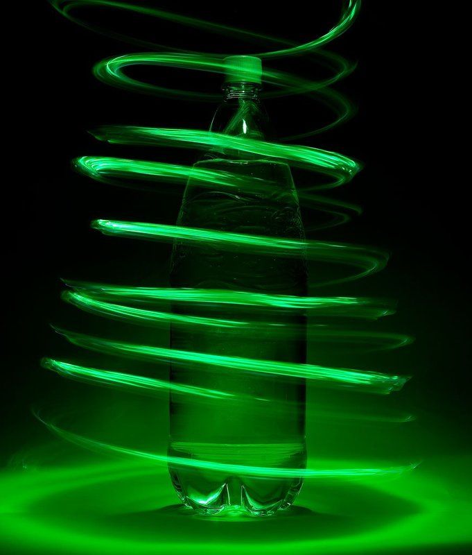 свет, бутылка, рекламное фото *****photo preview