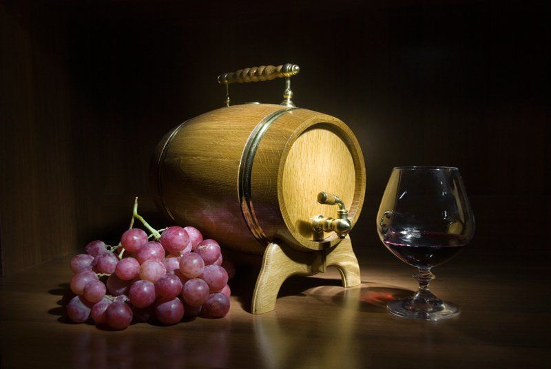 виноград, вино, бочонок, рюмка, гроздь От лозы. фото превью