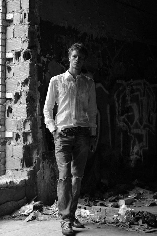 В Заброшенном Кафеphoto preview