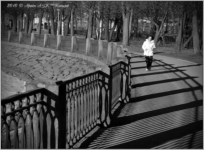 выборг, набережная, женщина, бег, тени, местность, усталость Бег по пересечённой местностиphoto preview