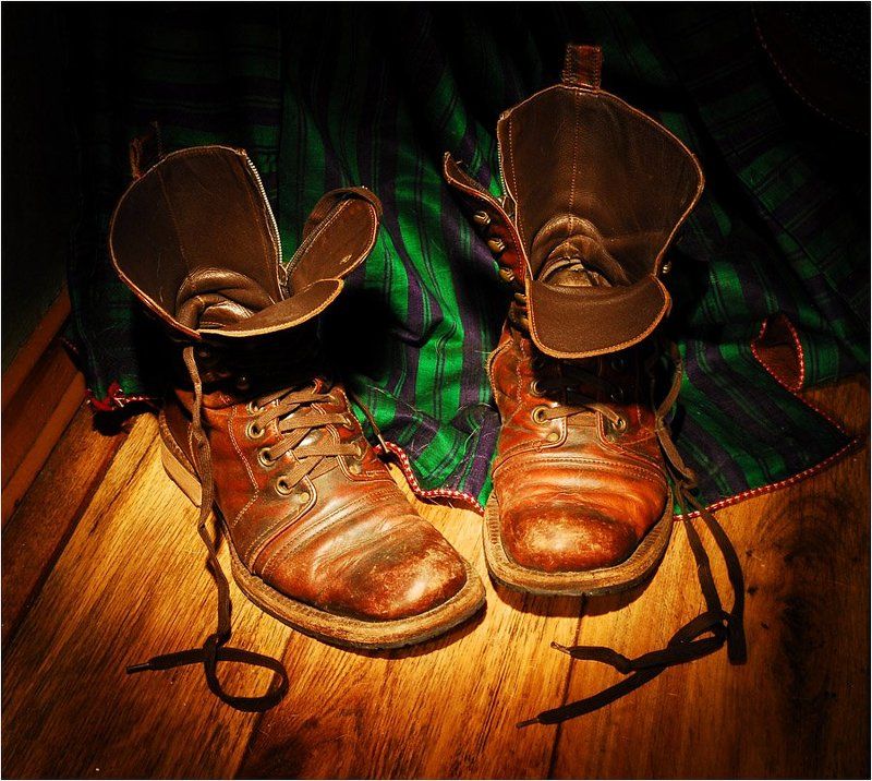 ботинки Они усталиphoto preview