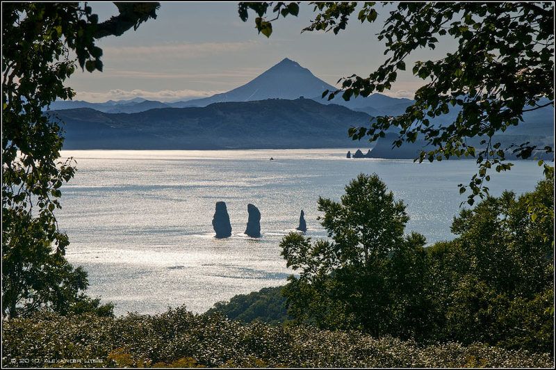 море, бухта, авачинская, скалы, кекуры, три, брата, камчатка Те же троеphoto preview