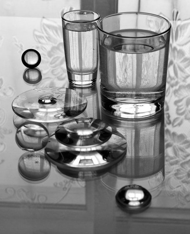 линзы, стекло, вода, стаканы О светопреломлении.photo preview