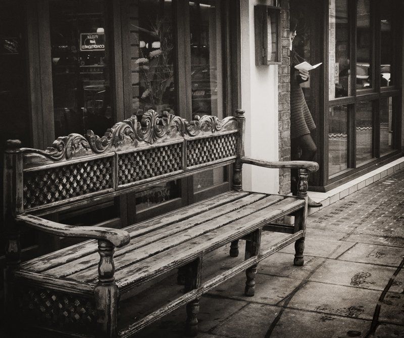 девушка, письмо, скамейка, след SoHophoto preview