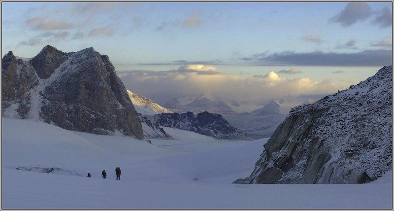 киргизия, тянь-шань Ein Moment voller Gluckphoto preview