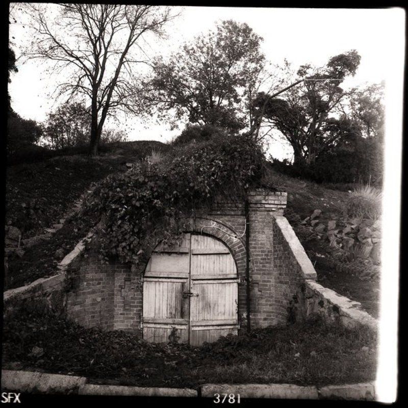 старый сказочный входphoto preview