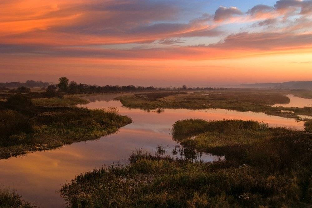 Протуберанцы рассвета. Автор: Александр Титаренко протуберанцы,рассвет,река, Александр Титаренко