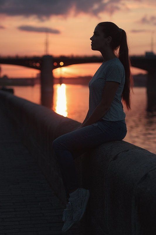 красота красиво, девушка, модель, закат, мост, река, вода, волга, тверь, набережная, город, гранит, солнце, лето Lr4photo preview