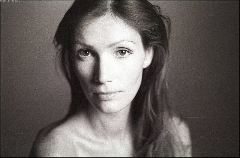 bw portrait girl studio hp5plus ilford T e t a t e tphoto preview