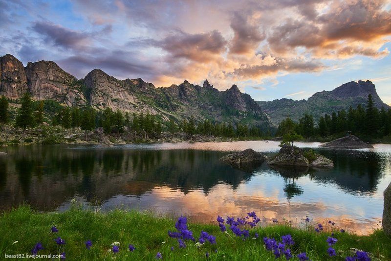 Ергаки, Художников Утро на озере Художниковphoto preview