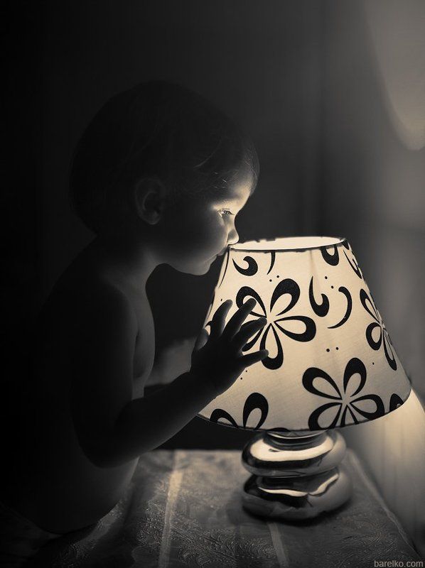 kid, girl, child, light, bw, beauty, miracle, fairy Чудо фонарьphoto preview