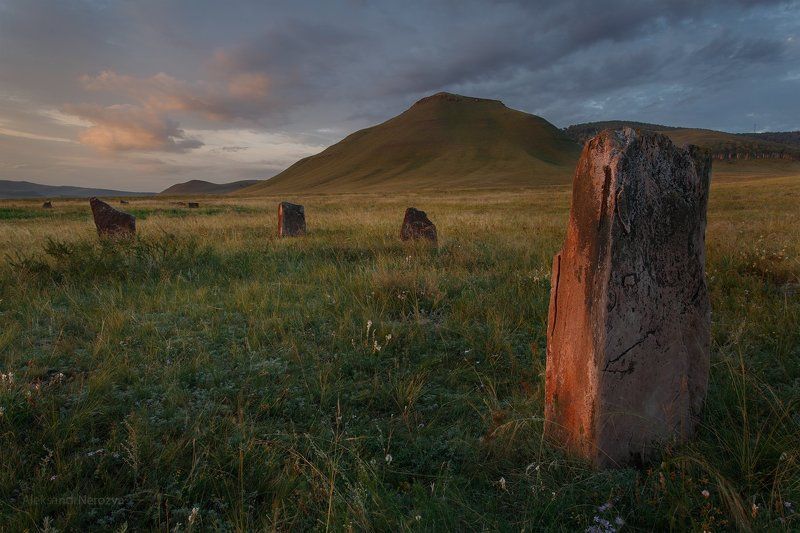 хакасия, абакан, боград, менгиры, степь, рассвет, лето, курган, камень, петрогрифы, красивый, красный, свет Менгирыphoto preview