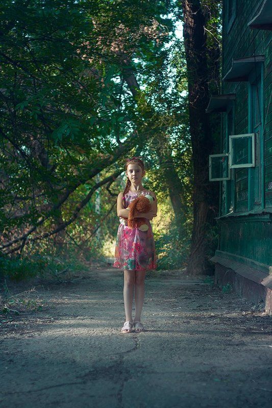 девочка Тёмный угол фото превью