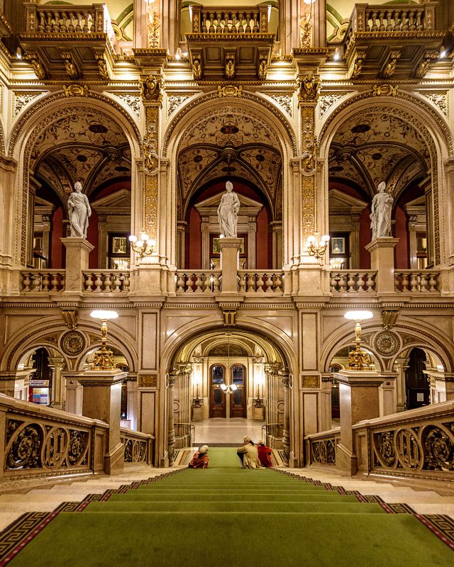 вена, австрия, опера Восхитительный интерьер Венской Оперы.photo preview
