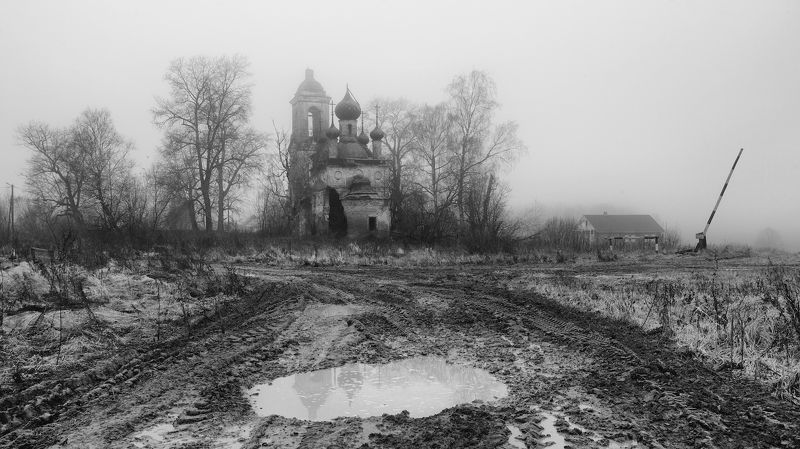 Весна, Непогода, Село Степанчиково, Туман, Храм, Ярославль Про лужу и шлагбаум.photo preview