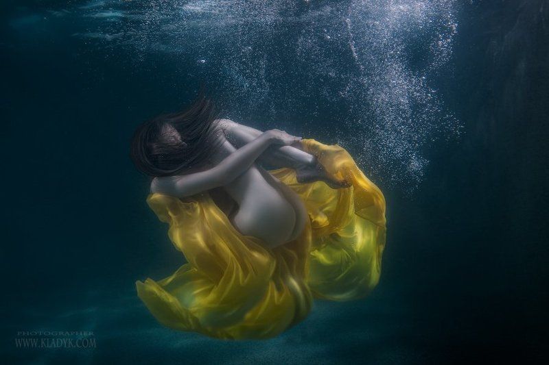 девушка под водой ***photo preview